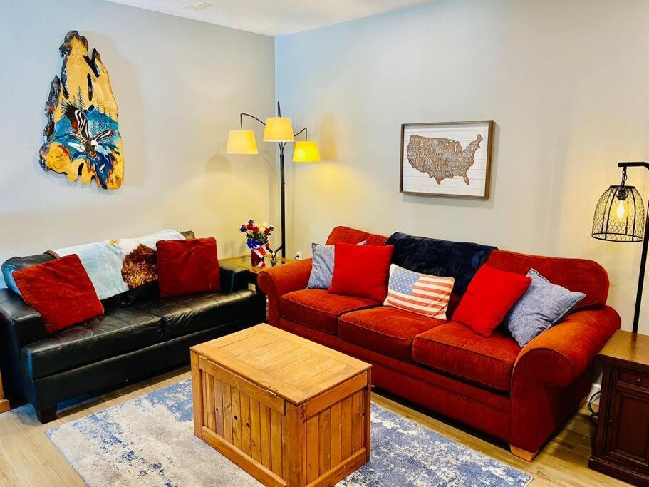 Eagle Nest River Views Hot Tub Games Sleeps 6 オーウェニー エクステリア 写真
