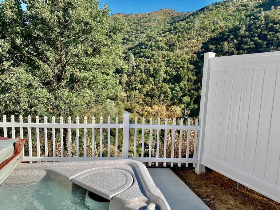 Eagle Nest River Views Hot Tub Games Sleeps 6 オーウェニー エクステリア 写真